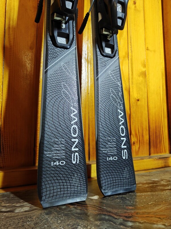 NOVÉ LYŽE ELAN SNOW BLACK 140CM --MODEL 2026--